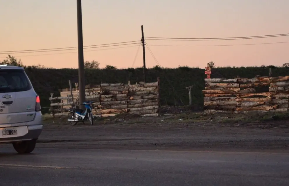Frenan una usurpación que ocupa una vía férrea y la orilla de la ruta 1