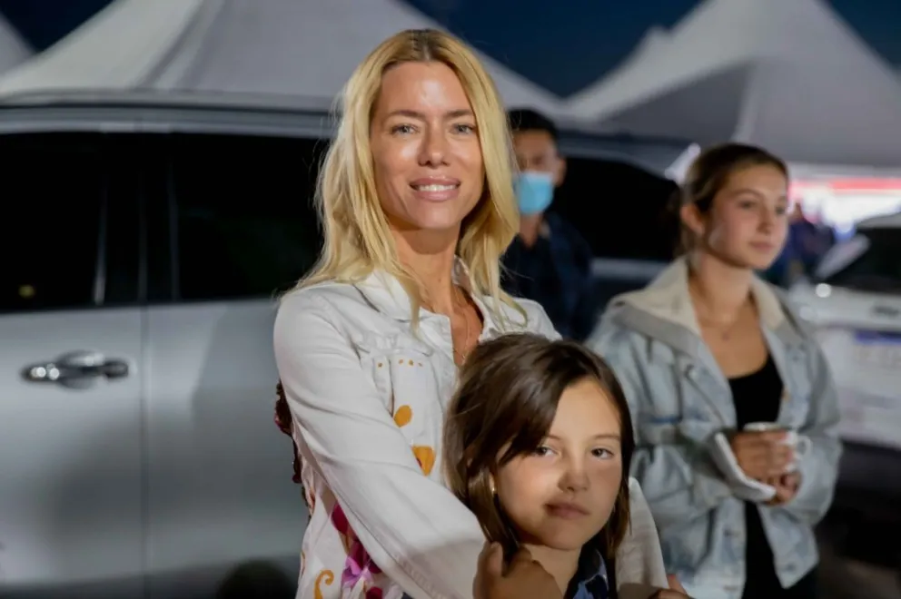 Nicole Neumann está en Viedma y reveló un insólito pedido de sus hijas sobre Manu Urcera