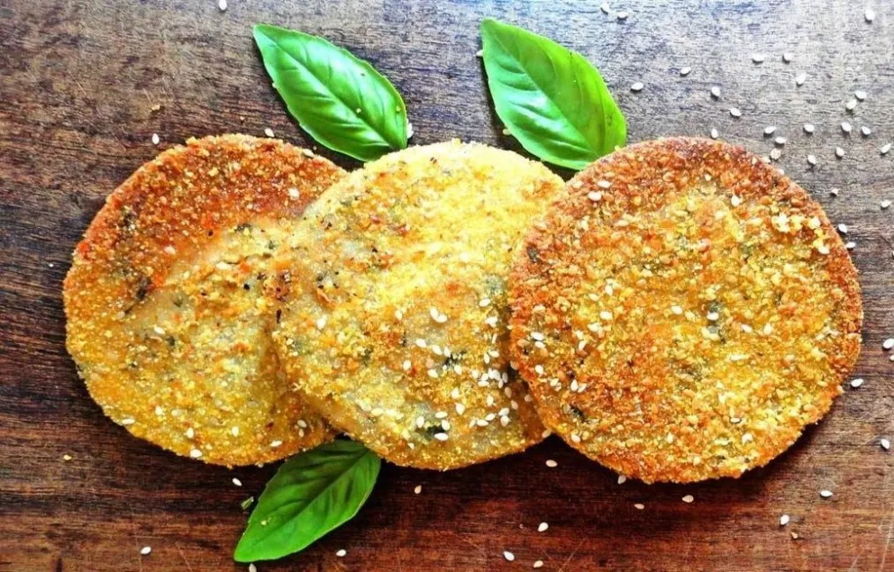 Sano, rico y simple: prepará unas milanesas de zapallitos rellenas de jamón y queso 