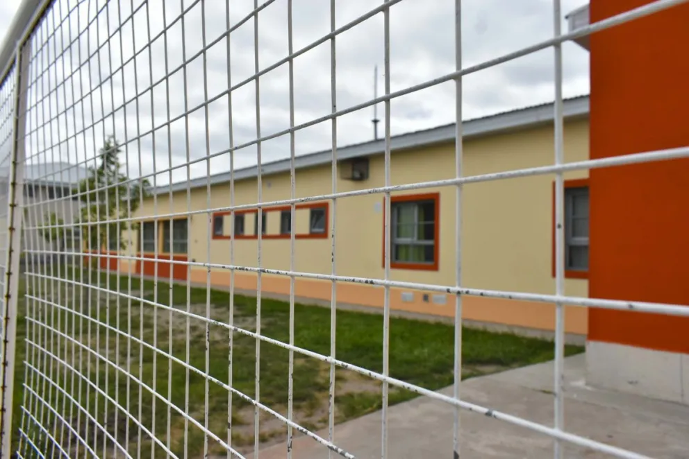 Escuelas, bancos y servicios municipales los más afectados. Una incógnita la Justicia.