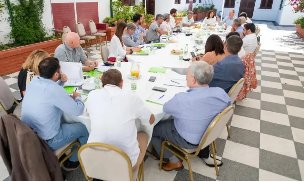 Carreras reunió a su Gabinete y proyectó la agenda de trabajo provincial para este 2022