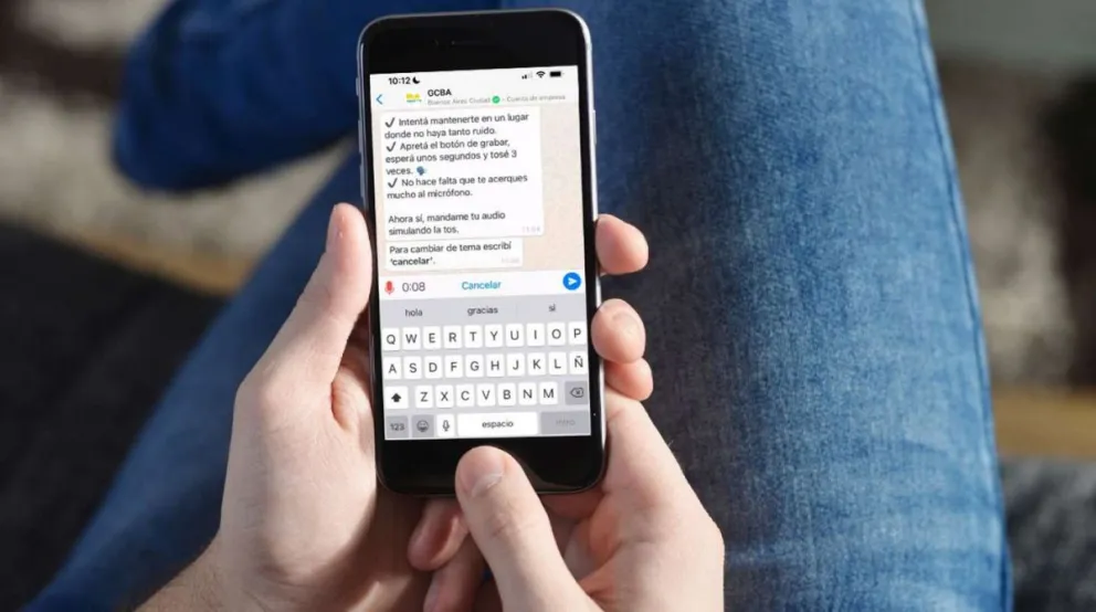 Crearon un sistema para detectar casos de Covid-19 a través de un audio de tos de WhatsApp