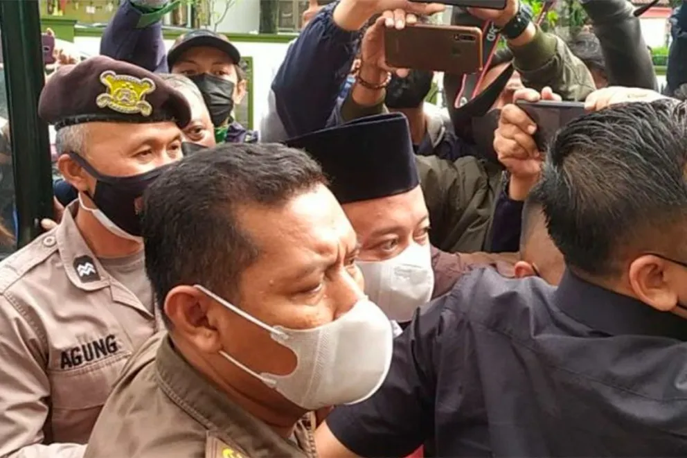 Indonesia: perpetua para un profesor acusado de violar y embarazar a alumnas menores