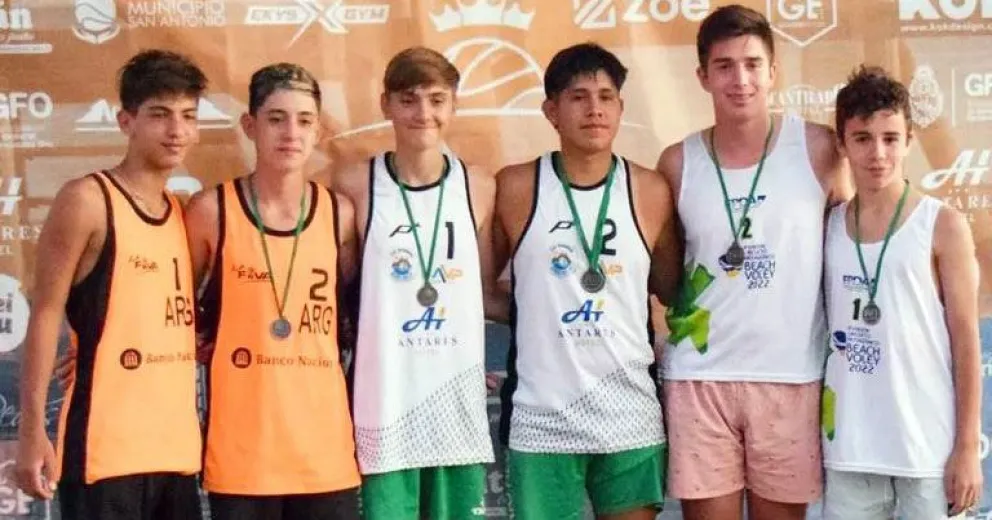 Un Viedmense campeón en dos categorías de beach voley