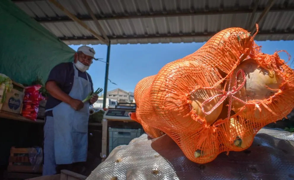 Feriantes de Viedma se capacitan para mejorar la manipulación de alimentos