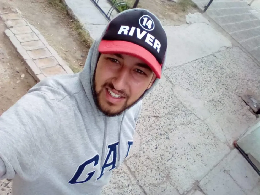 El joven acusado de haberle pegado a una policía se defiende: “Sufrí fisuras de tres costillas”