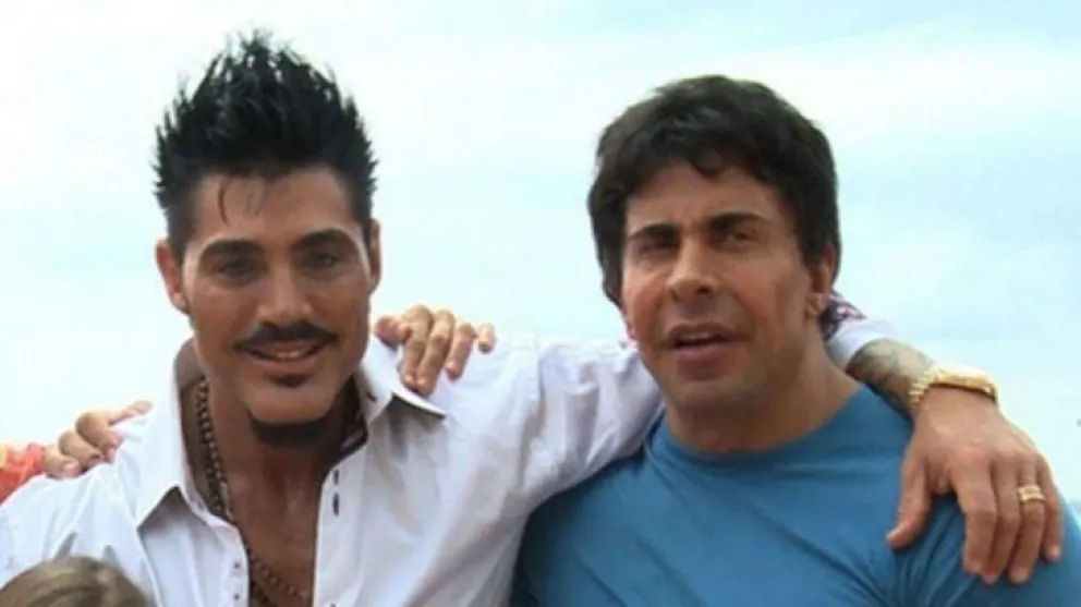 Difundieron las imágenes del cuchillo y el balcón por donde se habría tirado Gustavo Martínez