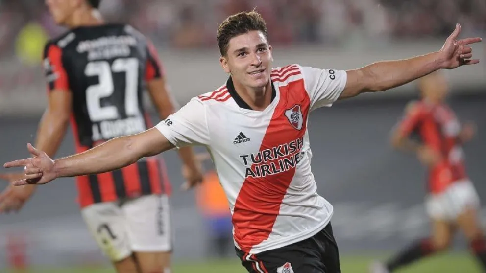 Álvarez show: Con un triplete de Julián, River se despertó y goleó a Patronato