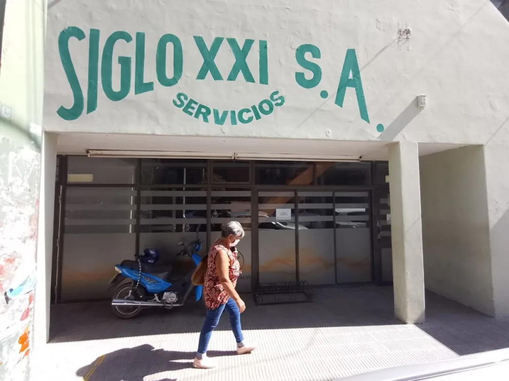 Escándalo gigante: varias empresas denunciaron por estafas a Siglo XXI