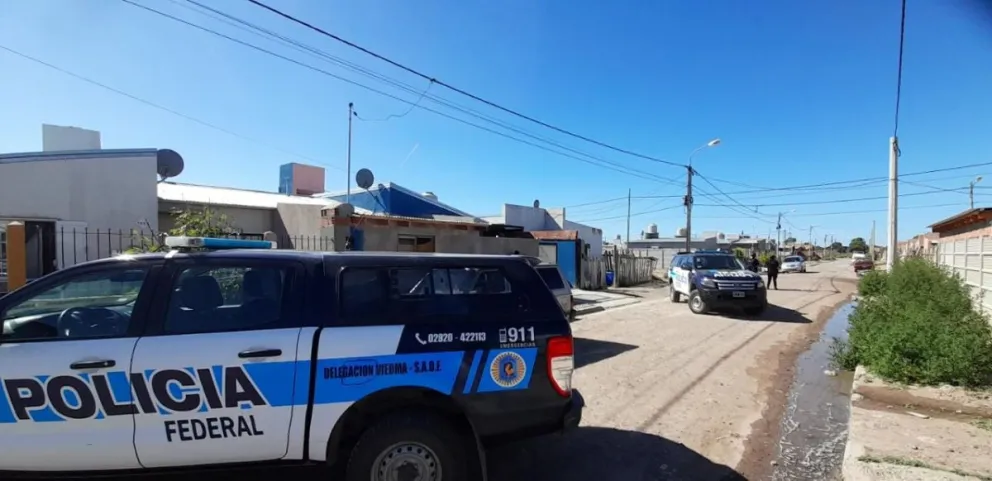 Policía Federal realiza un allanamiento por drogas en el barrio Lavalle