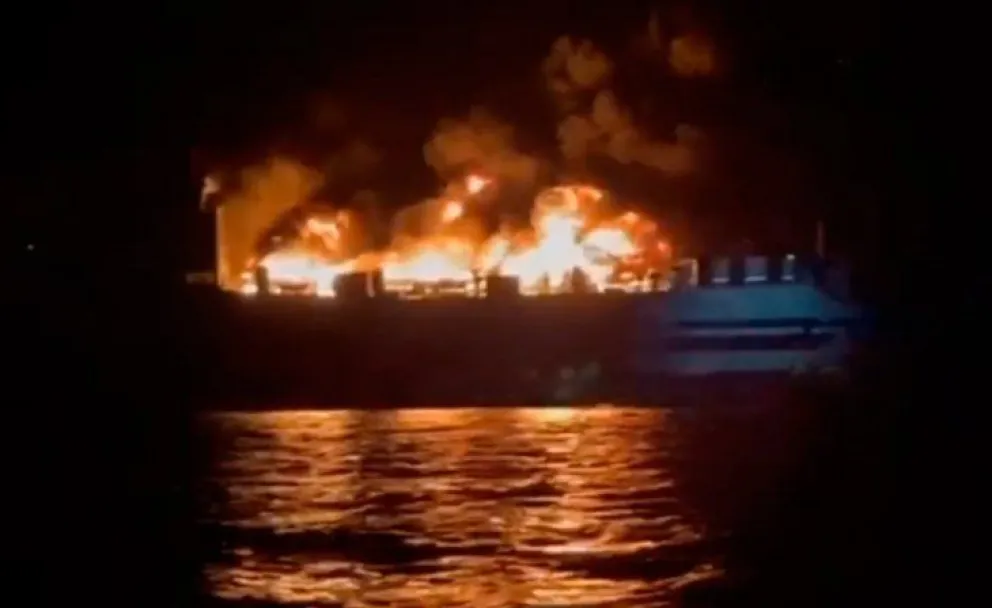 Se incendió un barco con 288 personas a bordo