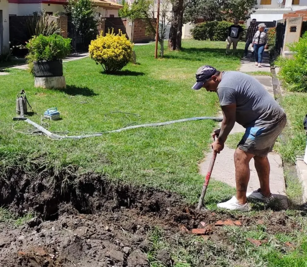 Una ONG devolverá  el servicio del agua a los vecinos del barrio AMEL