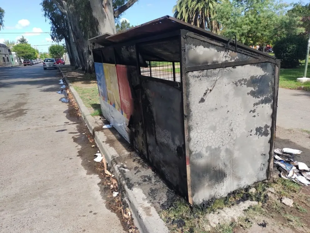 Vandalismo: Repondrán el contenedor quemado en la plaza Villarino 