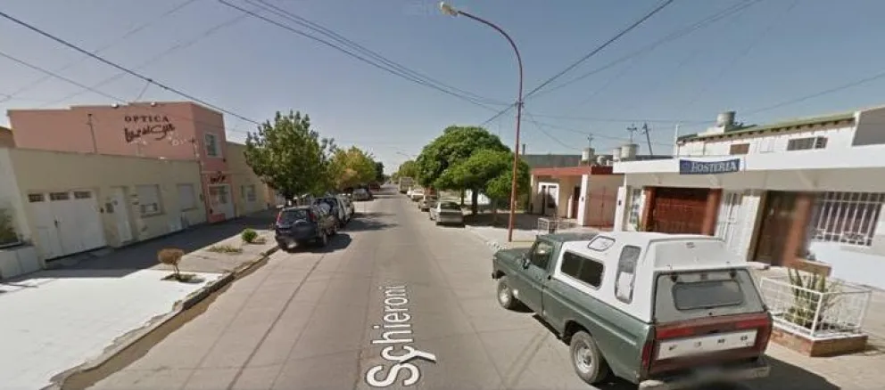 Robo a mano armada y miedo: a una señora le robaron la cartera cuando estaba ingresando a su casa