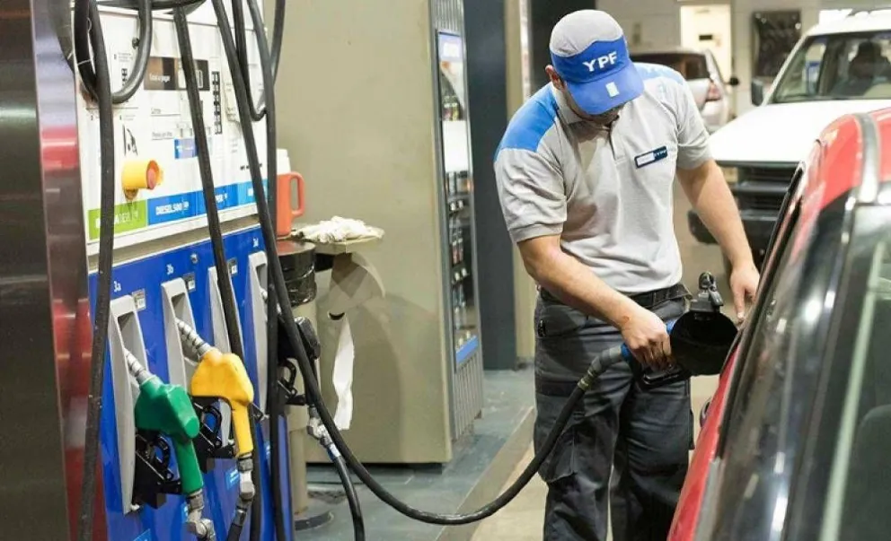 Habló el presidente de YPF: ¿Se sabe a cuánto llegará el precio de la nafta este año? 