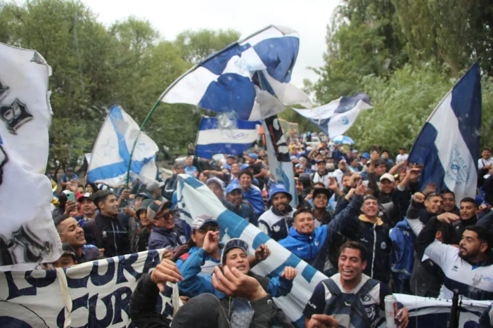 La barra de Jorge Newbery se enfrentó con la policía de Patagones
