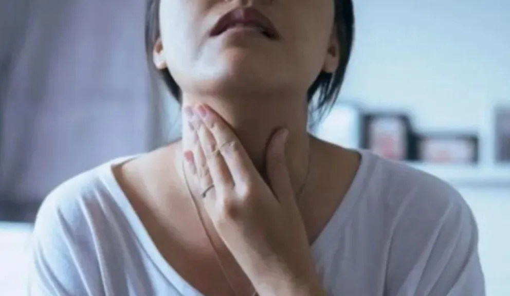 Ómicron: de qué se trata el doloroso nuevo síntoma que afecta a los vacunados