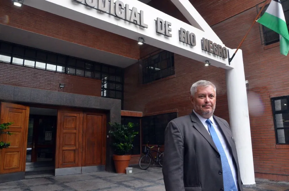 El juez Dvorzak presidió la audiencia con la participación del fiscal Marano y la defensora Carriqueo. Foto NoticiasNet (archivo).