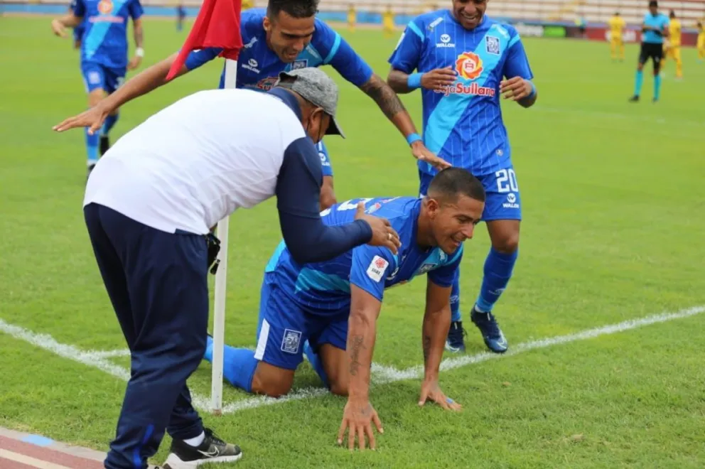 Video viral: un jugador festejó su gol homenajeando a su perro fallecido