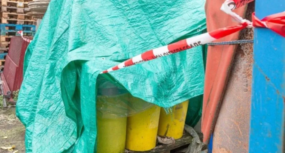 Hallazgo aterrador: encontraron fetos y restos humanos en barriles industriales dentro de un galpón