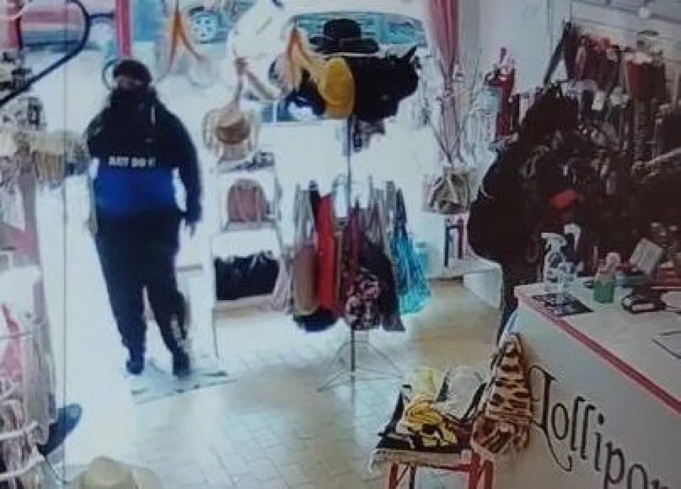 Robo e indignación: dos reconocidas delincuentes atacaron en un local céntrico de Viedma