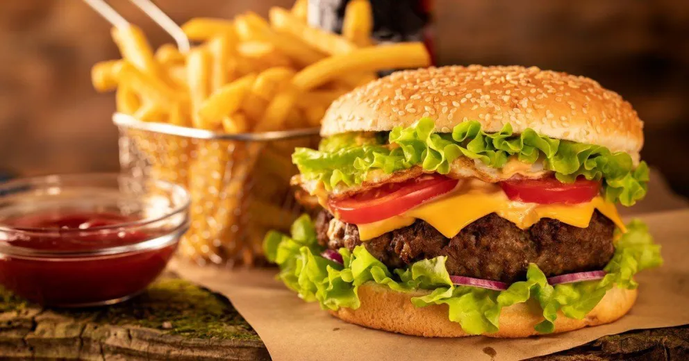 El ticket de restaurante que causó asombro: el ingrediente extra que pidió en su hamburguesa vegana