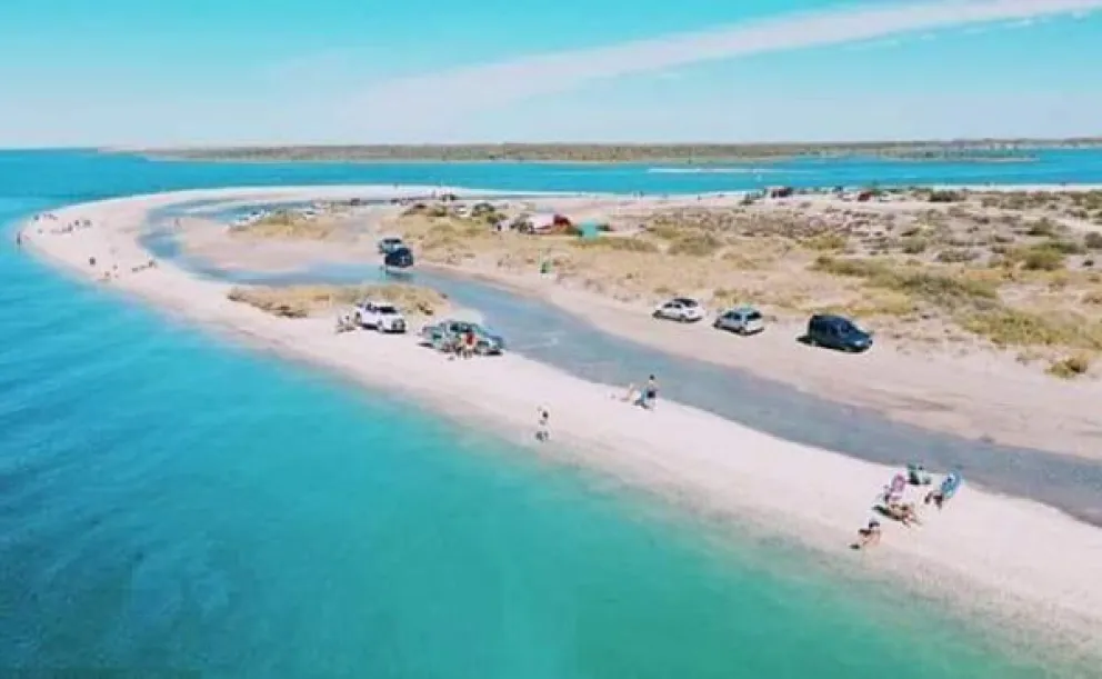“Tampoco es un Caribe argentino”: santafesina le bajó puntos a Las Grutas y los residentes enfurecieron