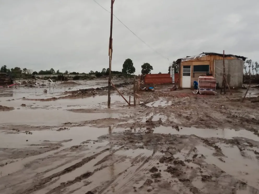 Un combo que se repite: lluvia y barrios de la periferia de Viedma anegados 