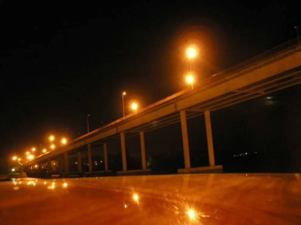 Rápida labor policial evitó una desgracia en el Puente Nuevo