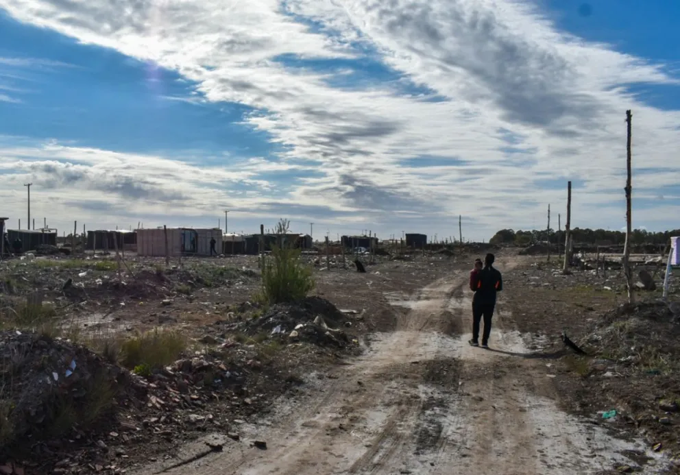 Las tomas se transformaron en tierra de nadie: derribaron una casilla y hubo amenazas con un arma 