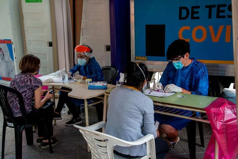 Baja la cantidad de muertos por Covid-19 en Argentina: hubo 97 fallecidos y 10.298 nuevos casos