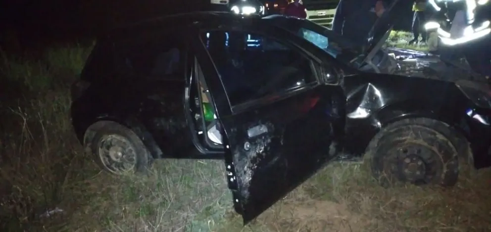 Un Ford quedó más ovalado después de un vuelco cerca de San Antonio