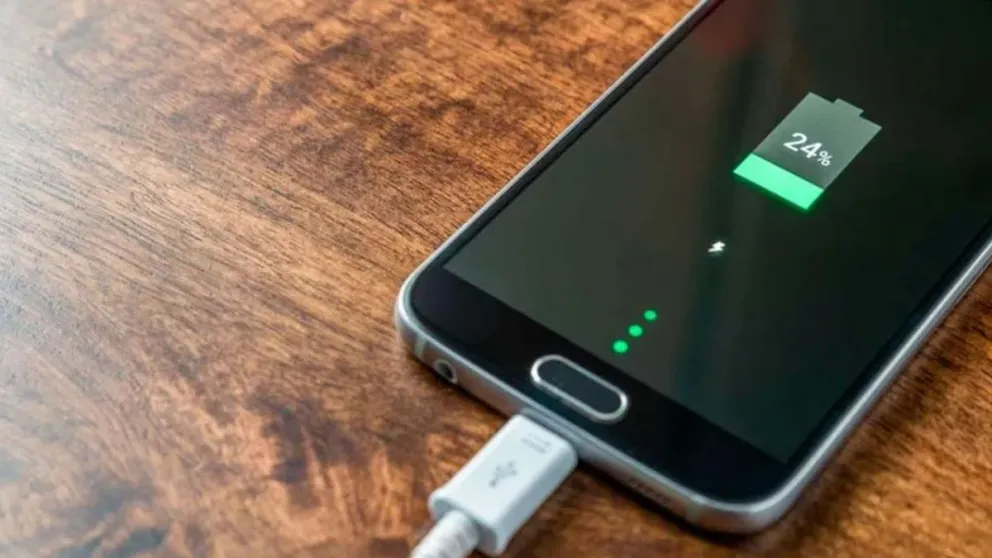 Trágico: murió electrocutado mientras cargaba su celular