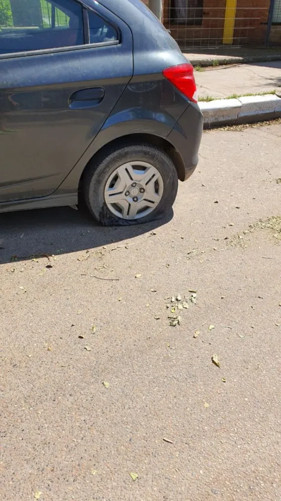 Vecinos enojados en El Cóndor con atentados vandálicos hacia neumáticos de autos