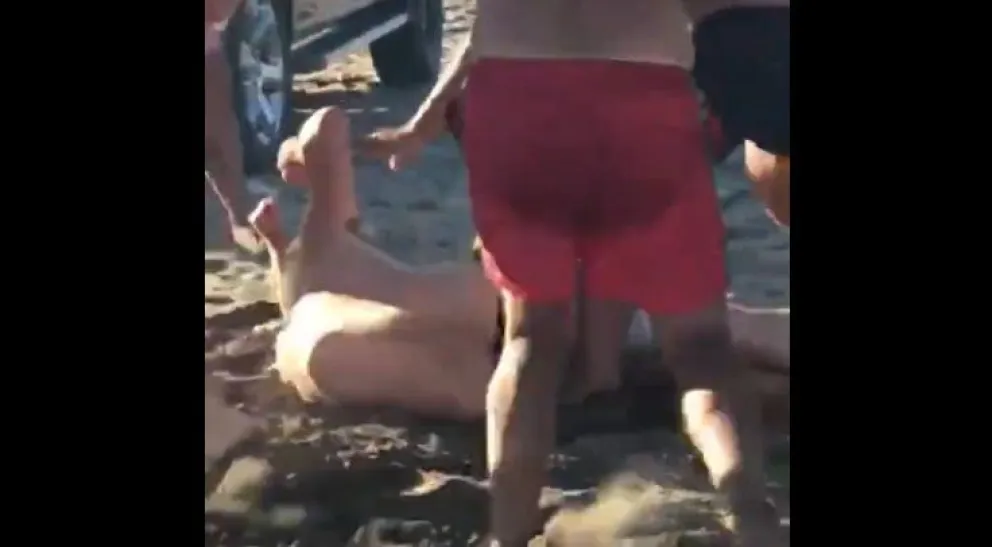 El Cóndor: le dieron una paliza por estacionar su camioneta en una zona balnearia