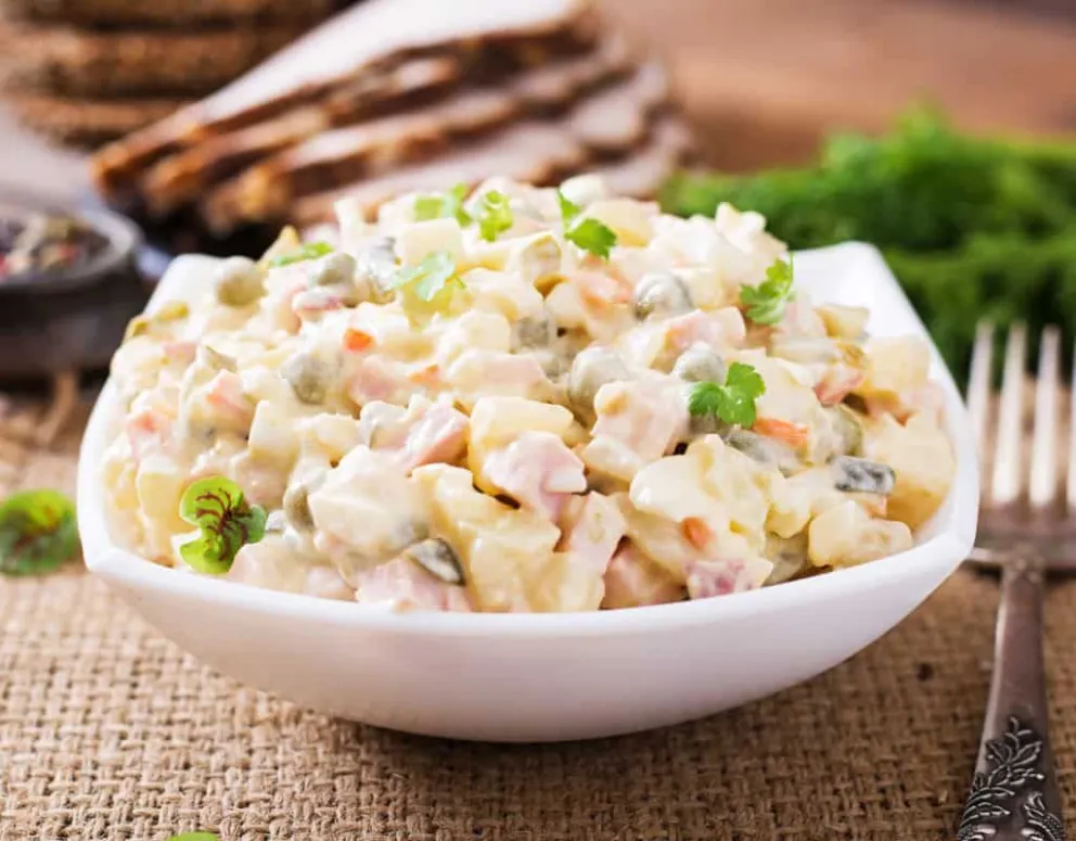 Se acabó el misterio: cuál es el origen de la ensalada y el helado de crema rusa  