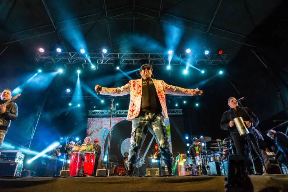 Los Decadentes y Lerner brindaron un espectáculo de primera categoría: revivilo completo