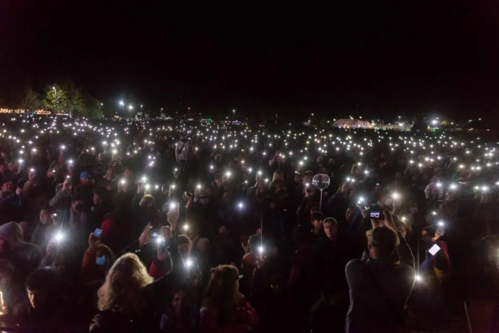 Fiesta del Río en Viedma: más de 60 mil almas enviaron un mensaje de paz por la guerra entre Ucrania y Rusia