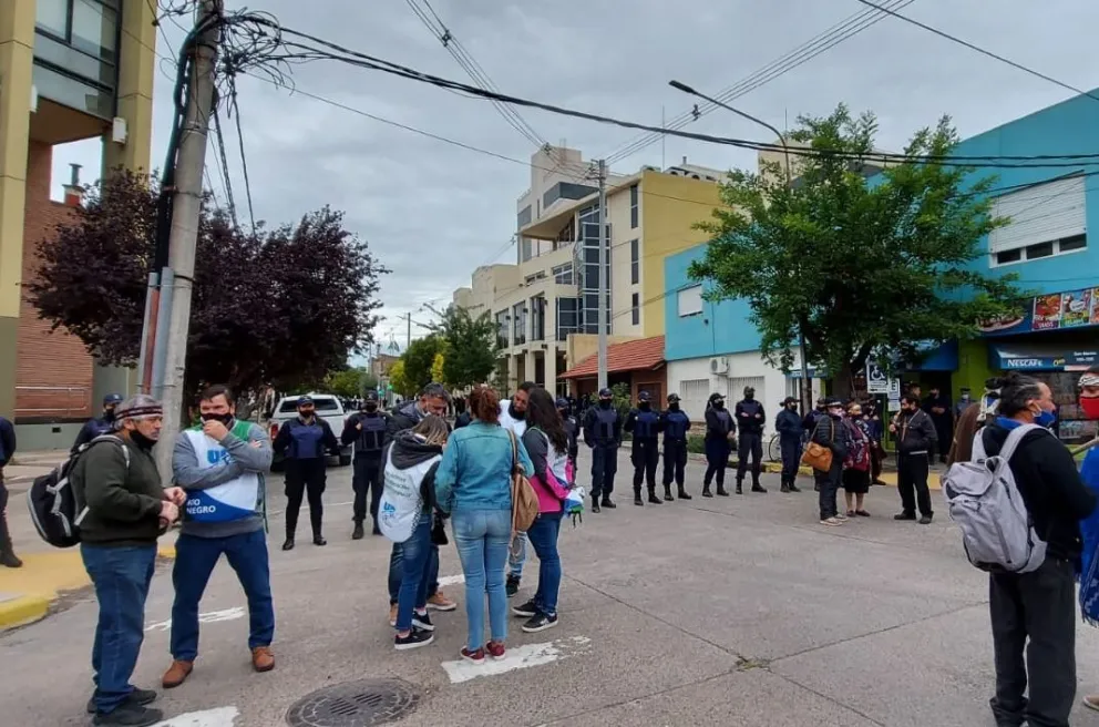 Punto de partida para el ciclo escolar con paros de docentes y porteros en Río Negro