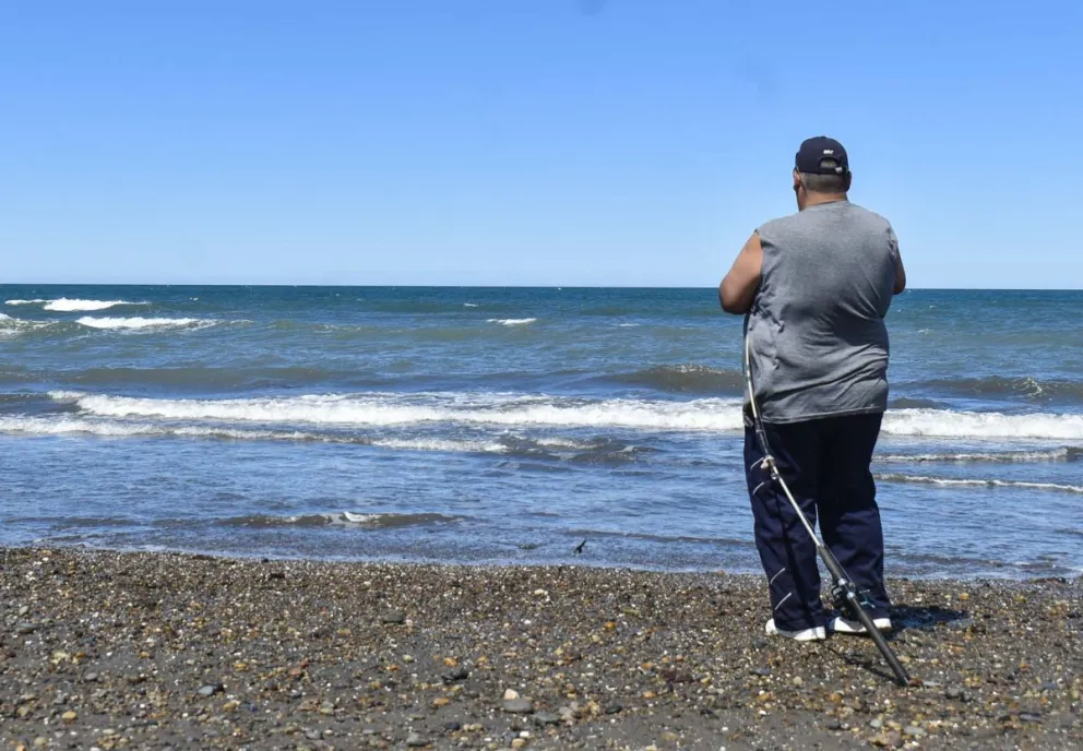 El verano es ideal para pasar una jornada al aire libre, pescando con caña o pulpeando