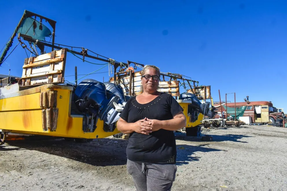 Laura Coñi, madre, esposa y trabajadora en un campamento de pescadores 