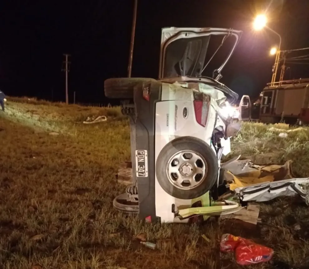 Vuelco en Viedma: uno de los ocupantes sigue grave y su estado es reservado 