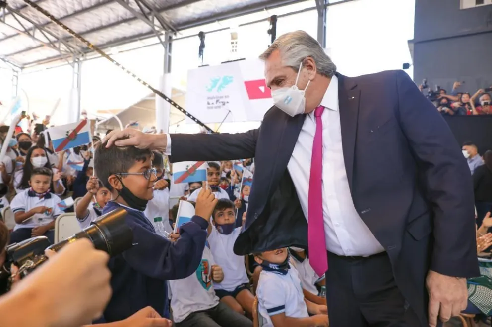 El Presidente inauguró el ciclo lectivo en una escuela de La Rioja: “Educarse es imprescindible para poder tener un futuro” 