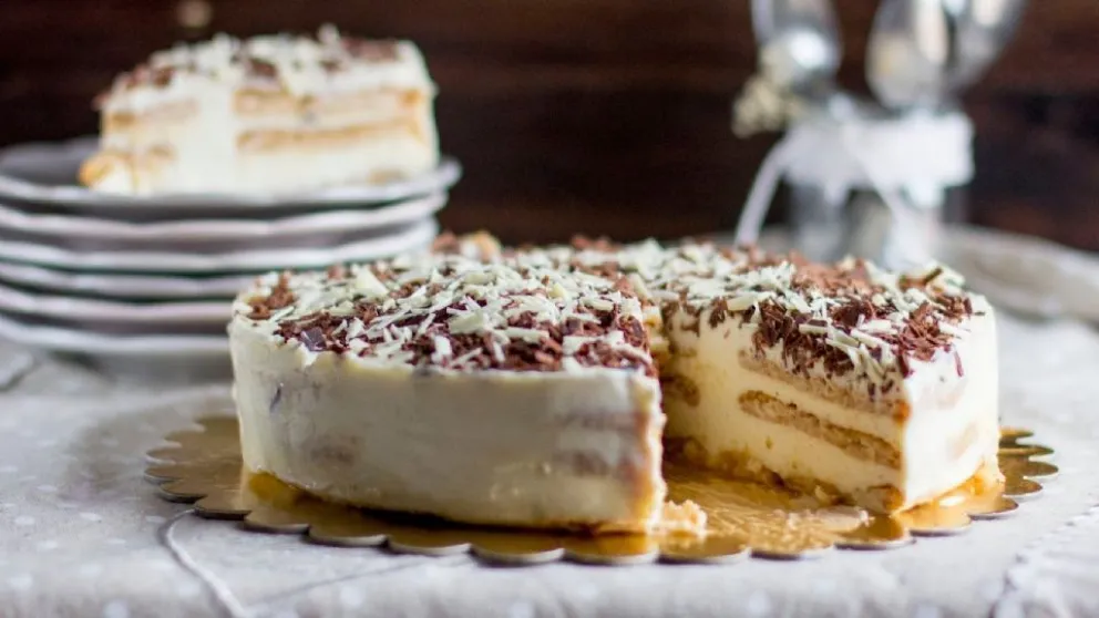 Receta sencilla y sin horno: torta de galletitas y crema de limón