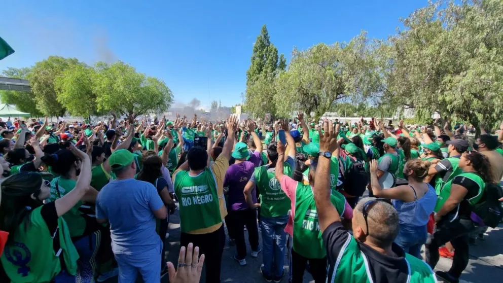 Gobierno y ATE decidieron  restablecer el diálogo, pero el paro continúa