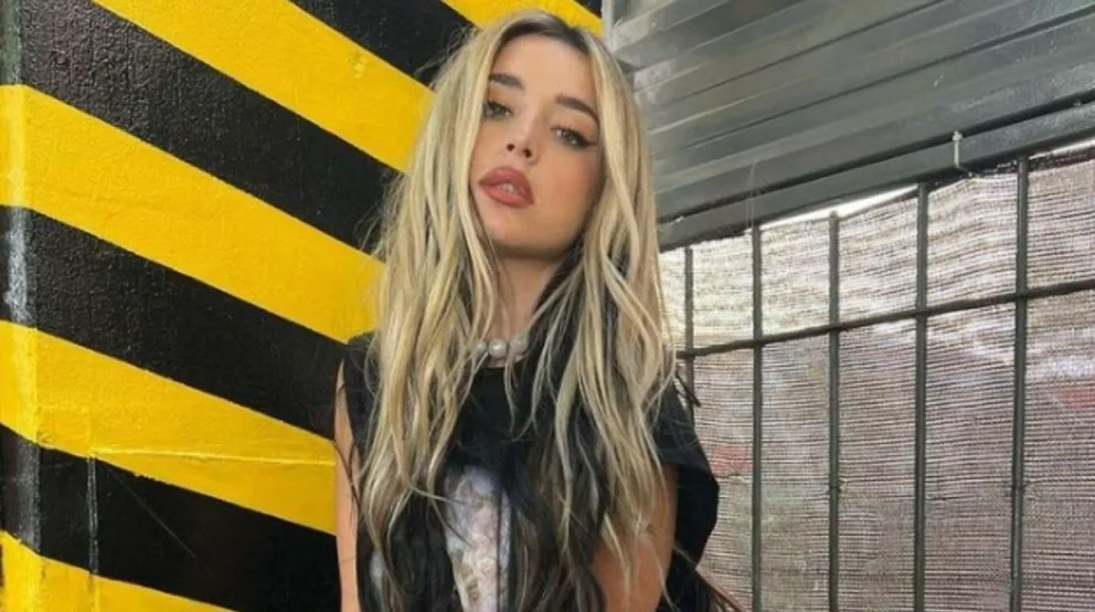 Quién es Lola Índigo, la cantante española que estuvo a los besos con Lali Espósito