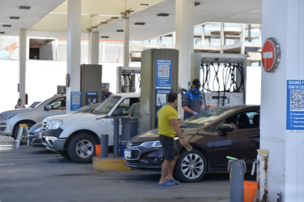 Un intendente se fue sin pagar de la YPF de Viedma y casi protagoniza una tragedia en su huída 