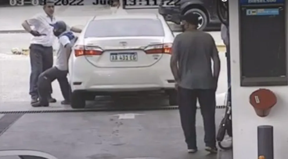 Intendente se fue sin pagar de la YPF de Viedma: el video de la fuga