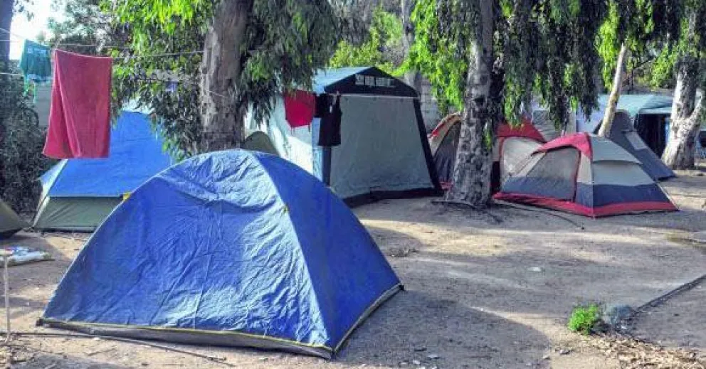 Les allanaron la carpa a dos maragatos y encontraron un imponente botín