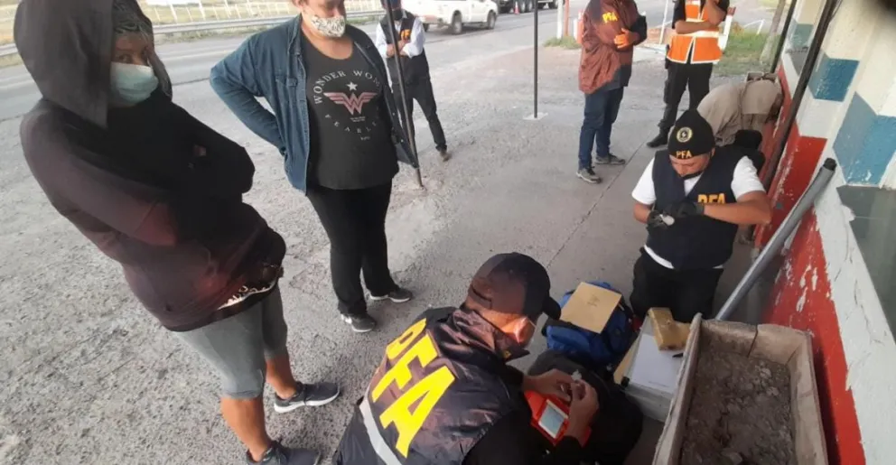 El sujeto del colectivo "Las Grutas" llevaba la droga en un lugar insólito